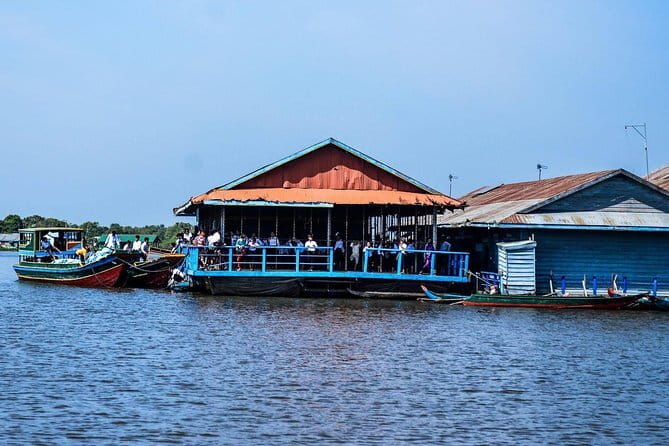 Floating Kompong Pluk Car+Tour Guide + Boat ticket ( Shear Tour ) - Reaching Kompong Phluk by road and water