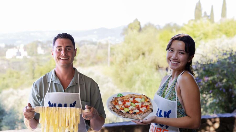 Florence: Pizza or Pasta Class with Gelato at a Tuscan Farm - A warm welcome with wine and focaccia