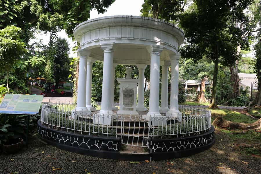 From Bandung: Tea Plantation and Botanical Garden Tour - What the $120 group price really covers
