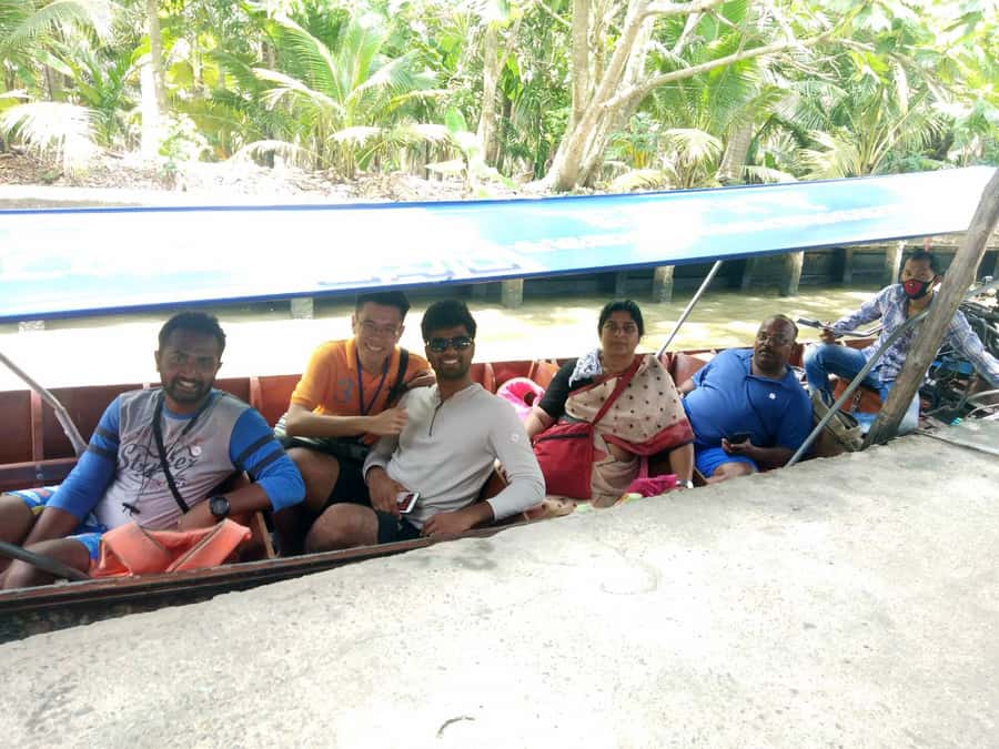 From Bangkok: Floating & Railway Markets Tour & Coconut Farm - Guides who make the schedule easier