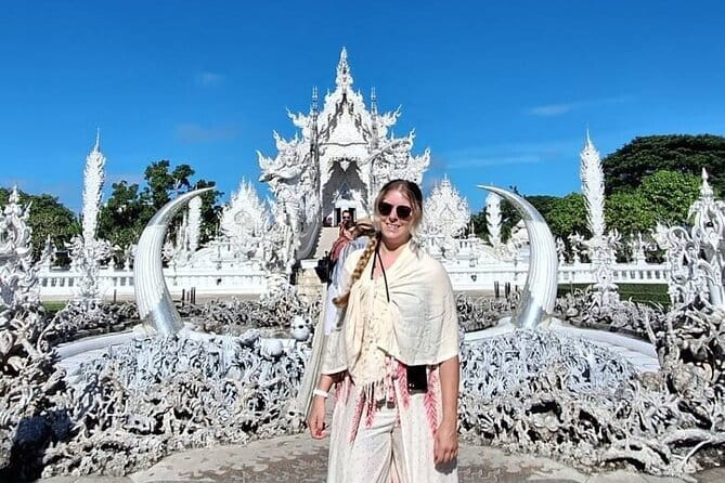 From Chiang Rai: 3 Temples, Golden Triangle Tour, Tea Plantation - Standing where three countries meet