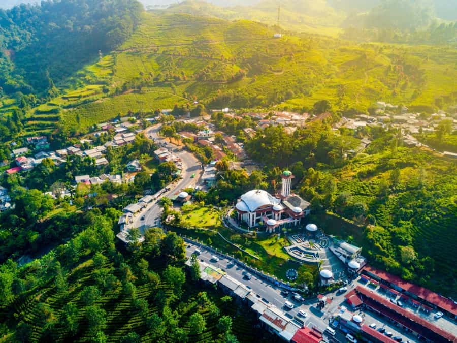 From Jakarta: Safari Park, Tea Plantation & Jaksa Waterfall - Jaksa Waterfall and the final walk