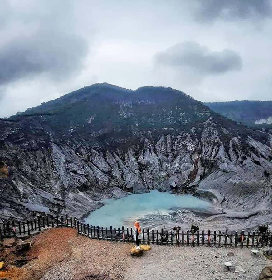 From Jakarta : Volcano, Tea & Rice Fields, Hot Spring - Lunch in Bandung and the value of a local meal