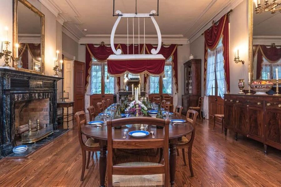 From New Orleans: Oak Alley and Laura Plantation Guided Tour - Lunch and the practical cost of the day