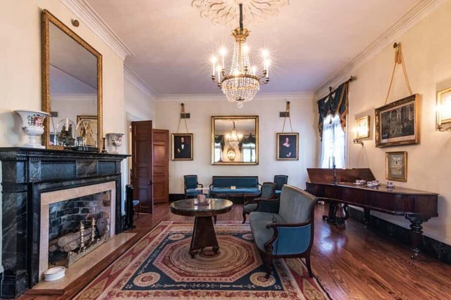 From New Orleans: Oak Alley and Laura Plantation Guided Tour - Who will get the most from this tour