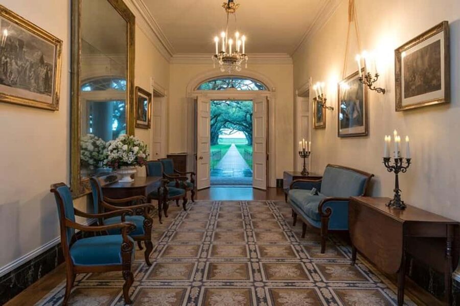 From New Orleans: Oak Alley and Laura Plantation Guided Tour - What to bring and how to pace yourself