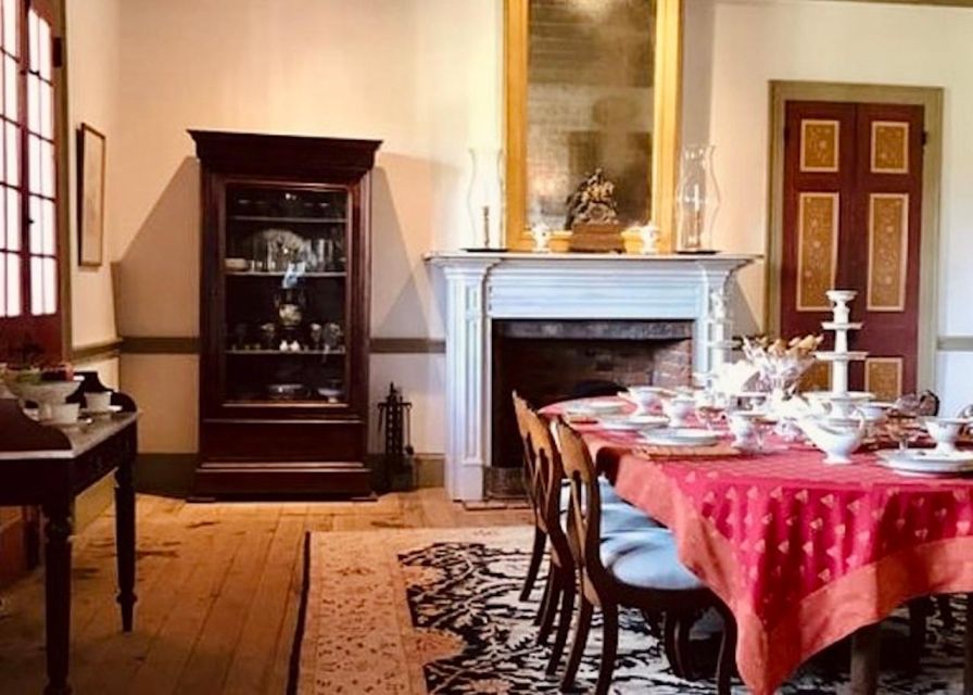 From New Orleans: Oak Alley or Laura Plantation Tour - Two plantations, two very different visits
