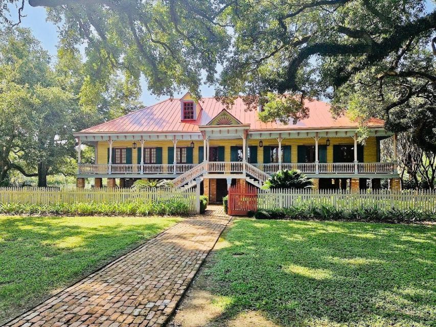 From New Orleans: Oak Alley or Laura Plantation Tour - What you see at Oak Alley Plantation