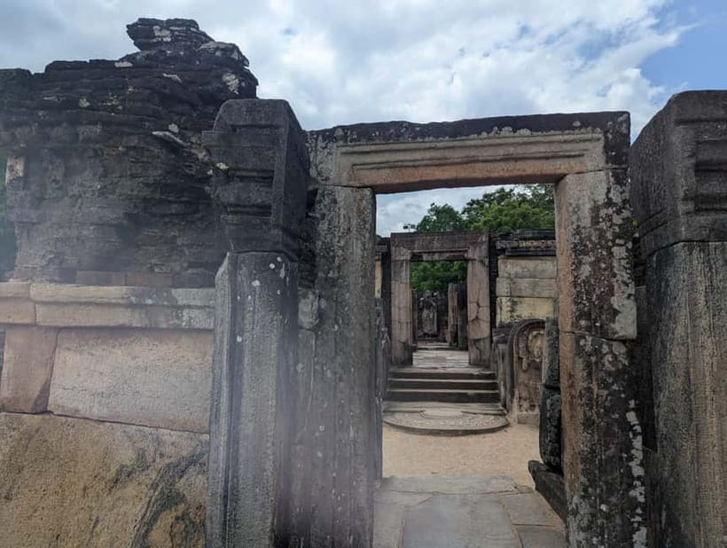 From Sigiriya:Polonnaruwa Day Tour with Farmers lunch - Cycling, guiding, and choosing your pace