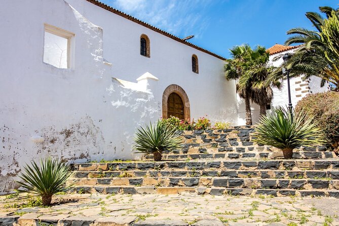 Fuerteventura Villages Caves and Farm Tour with Lunch from North - A family lunch in Valle de Santa Ines