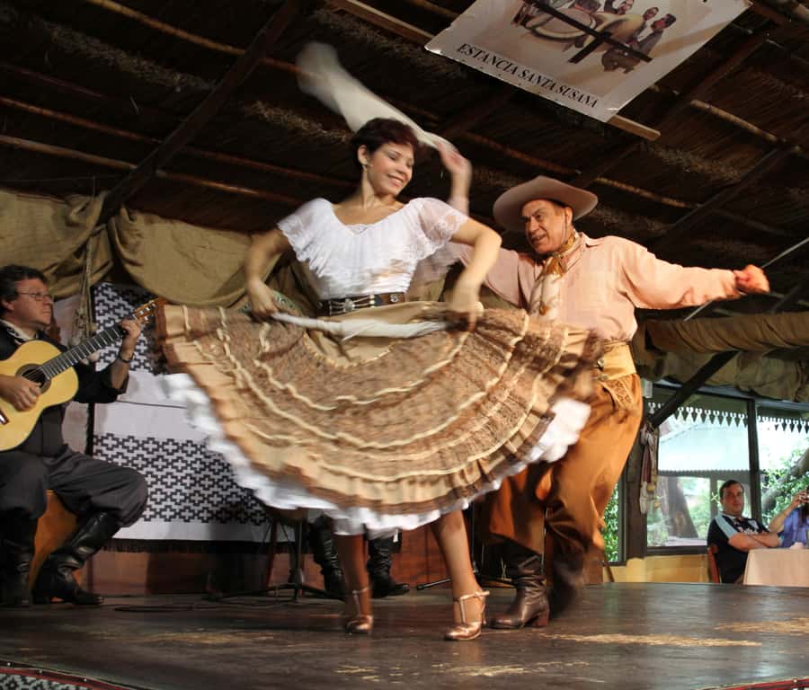 Full-Day at Santa Susana Ranch with BBQ, Drinks and Show - A barbecue lunch with tango and folklore