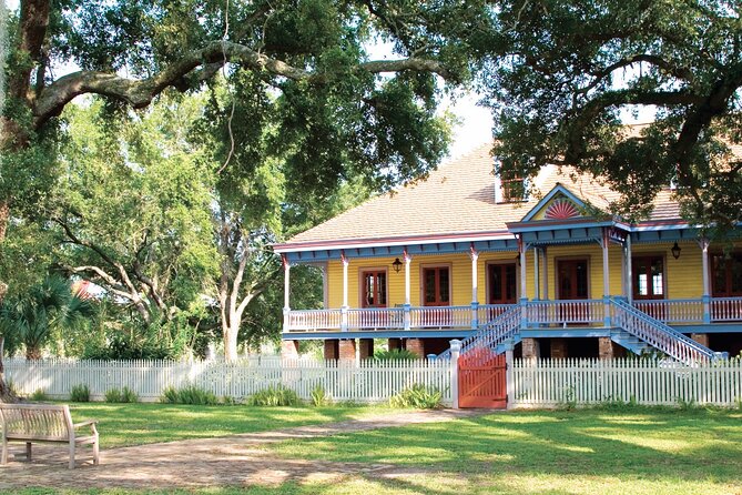 Full-Day Laura Plantation & Airboat Swamp Tour with Pick up - What the plantation visit feels like on foot