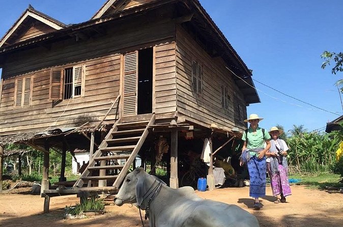 Full Day Siem Reap Farm Tour with Cooking Class and Monk Blessing - The monk blessing at a local Buddhist monastery
