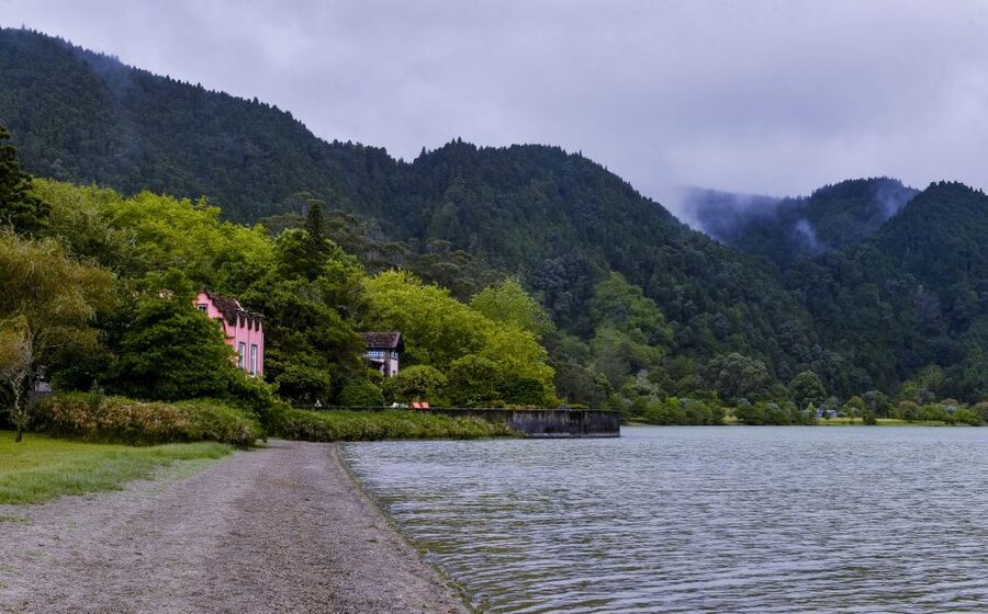 Furnas: Tea Plantations, Lake and Volcano Guided Tour - Furnas Lake from ground level