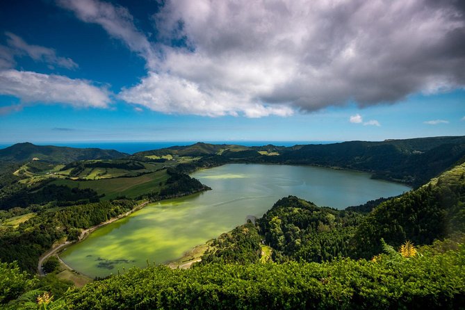 Furnas Volcano, Lake, Geysers, Tea Plantation and Terra Nostra - Cooking pods reveal how Furnas makes lunch