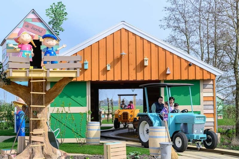 Groot-Ammers: Adventure Farm Molenwaard Entry Ticket - Tractor rides and the orchard fruit crate
