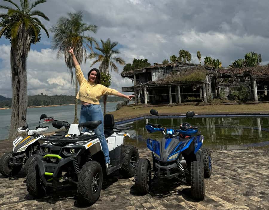 Guatapé Tour by Chiva + Visit to Pablo Escobar's Hacienda - Why this Guatapé day trip is different