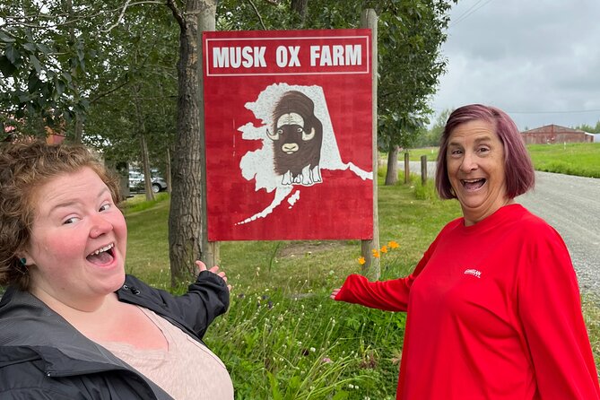 Guided Tour of Musk Ox Farm & Scenic Drive from Anchorage - Meeting musk oxen near Anchorage