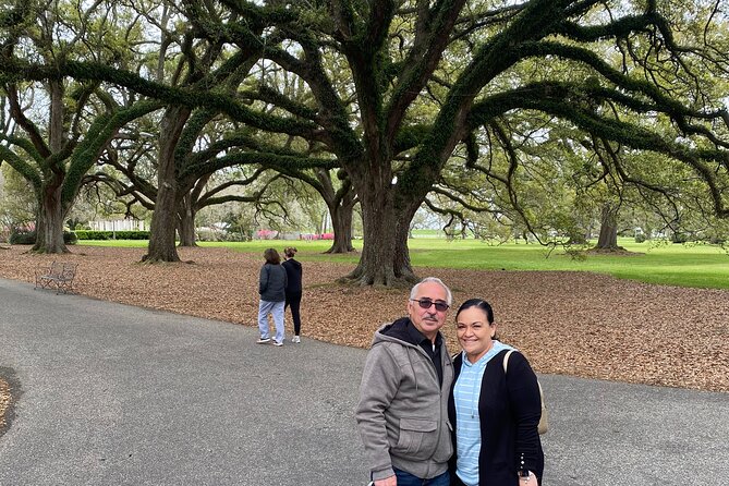 Half-Day Oak Alley Plantation Tour - Sugar production and the cane sugar theater