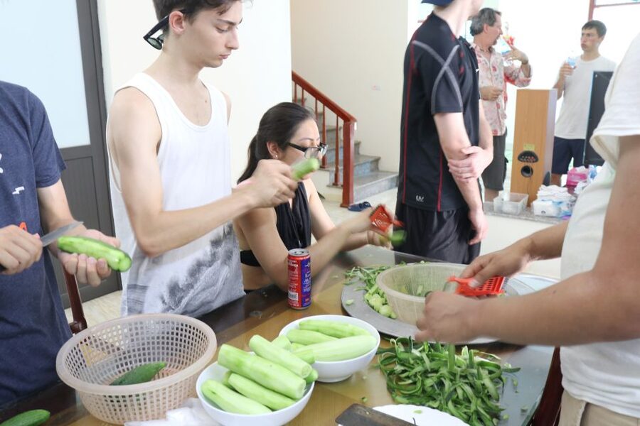 Hanoi: Village Farm Tour and Cooking Class with Lunch - Reading the rural market