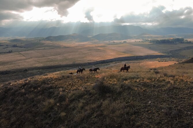 Horseback riding and barbecue in a private ranch - La Carrera, Mendoza - Riding into La Carrera valley at 2,000 meters