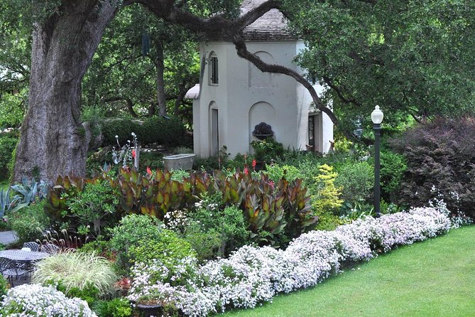 Houmas House Estate and Gardens Guided Tour - Inside the mansion, expect stories rather than a quiet museum walk