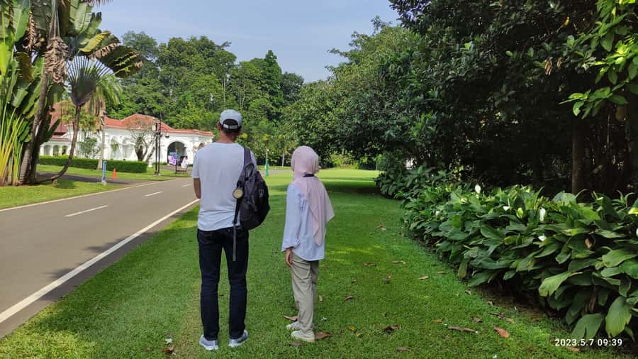 Jakarta : Botanical Garden, Waterfalls, and Rice Fields Tour - Watching Wayang golek take shape