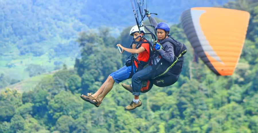 Jakarta: Paragliding on Top Mountain & Tea Plantation - Lunch and door-to-door transport