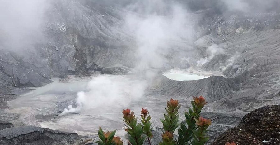 Jakarta: Volcano, Tea/Rice Fields, Hot Spring, Local Food - Ciater hot springs and the limits of the soak