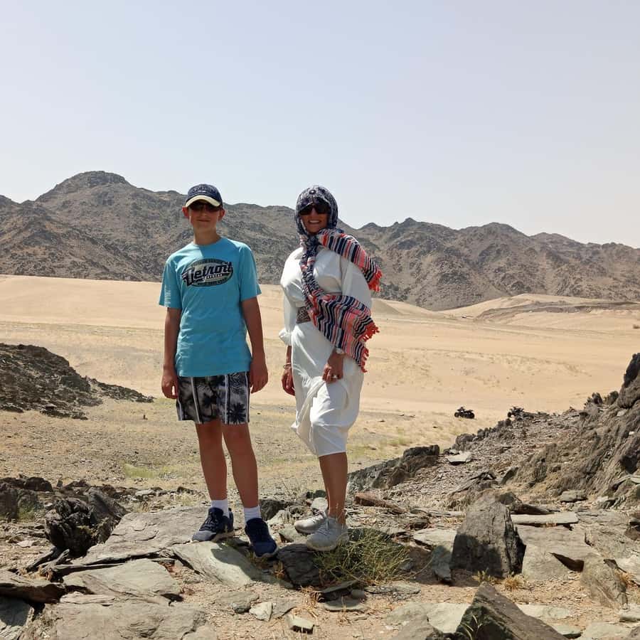 Jeddah Desert Safari: Quad Biking, Camel Farm & Sunset Views - Meeting camels at the local farm