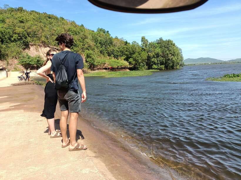 Kampot Countryside include Pepper farm,Kep crab market beach - Brateak Krola Lake and a difficult past