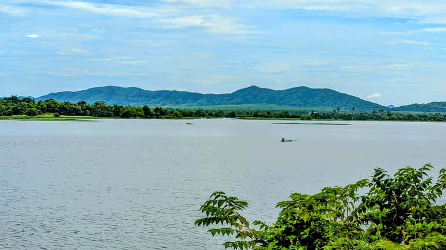 Kampot Private Tour: Pepper Farm, Salt Field & Secret Lake - Secret Lake and the Bratek Krola water dam