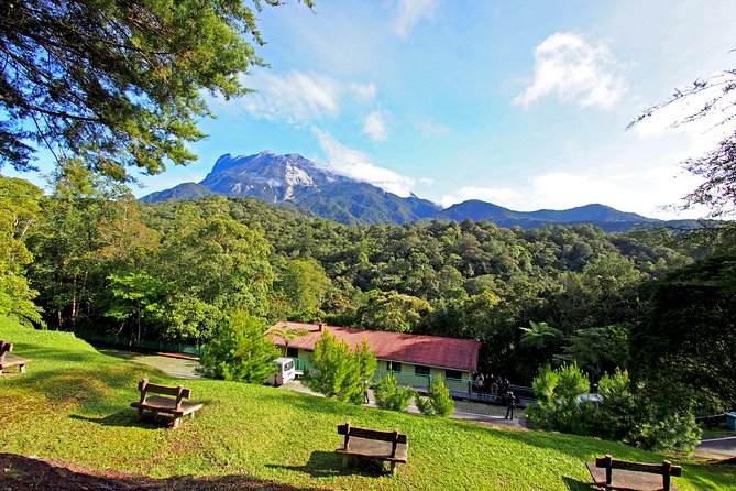 Kinabalu Park With Rumah Terbalik & Desa Cow Farm - Nabalu Market and the road into the mountains