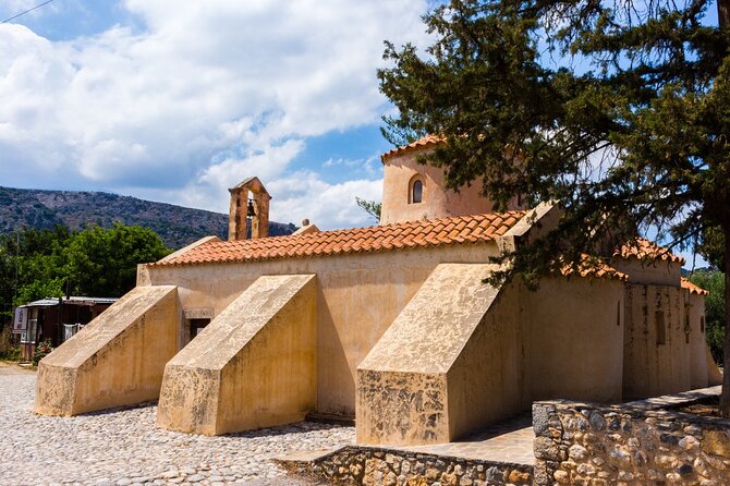 Knossos, Lasithi, Zeus Cave & Olive Mill Farm Combo Tour - The Lyrakis family olive mill is the most hands-on stop