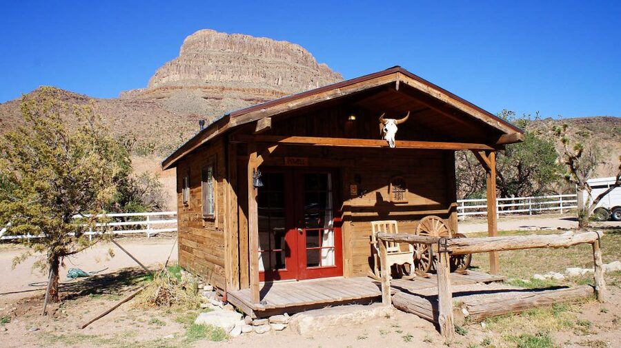 Las Vegas: Grand Canyon Ranch Tour with Horseback/Wagon Ride - A quick look at Hoover Dam