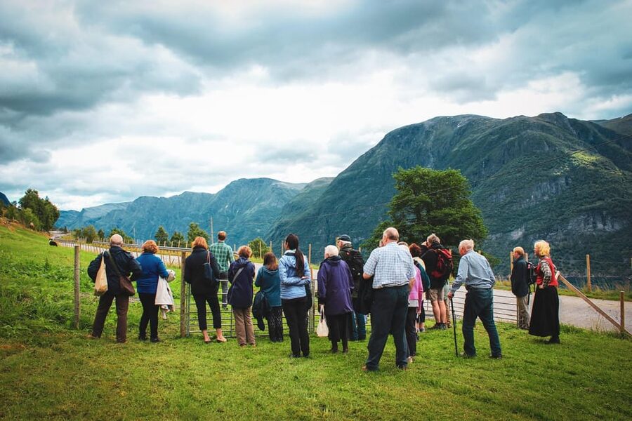 Ljøen, Hellesylt: Ljøen Farm Tour - How the one-hour schedule works