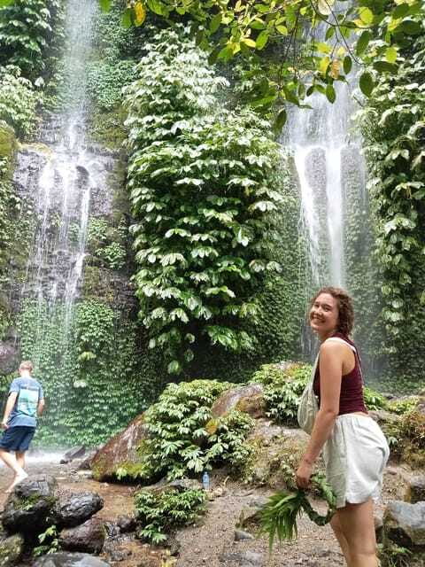 Lombok : Privat Tour Benang Kelambu Waterfall, Rice Terrace. - Benang Setokel and the walk beneath the water