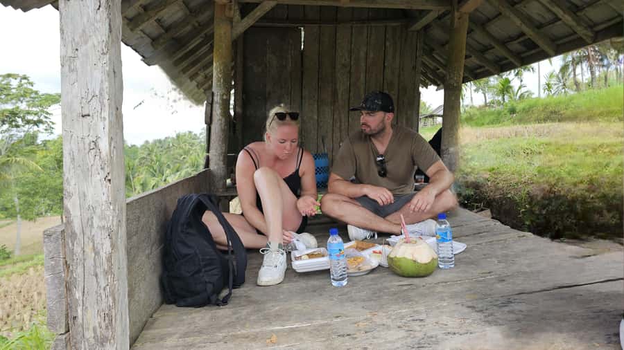 Lombok: Waterfall Benang Kelambu & Rice field Trip - Lunch and a taste of everyday Lombok