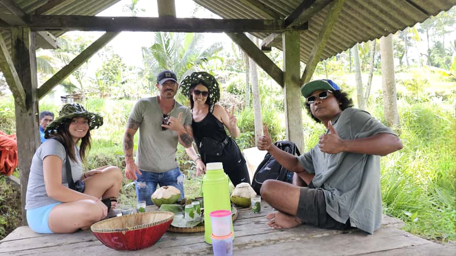 Lombok: Waterfall Benang Kelambu & Rice field Trip - Who should book this experience?
