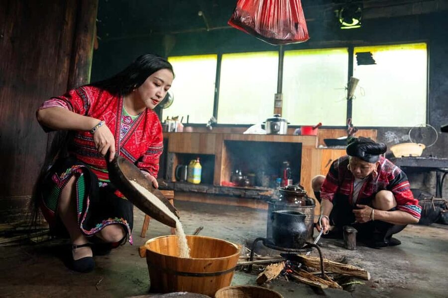 Longji Rice Terraces: 1-Day Private Tour - A bamboo-cooked lunch in a minority village