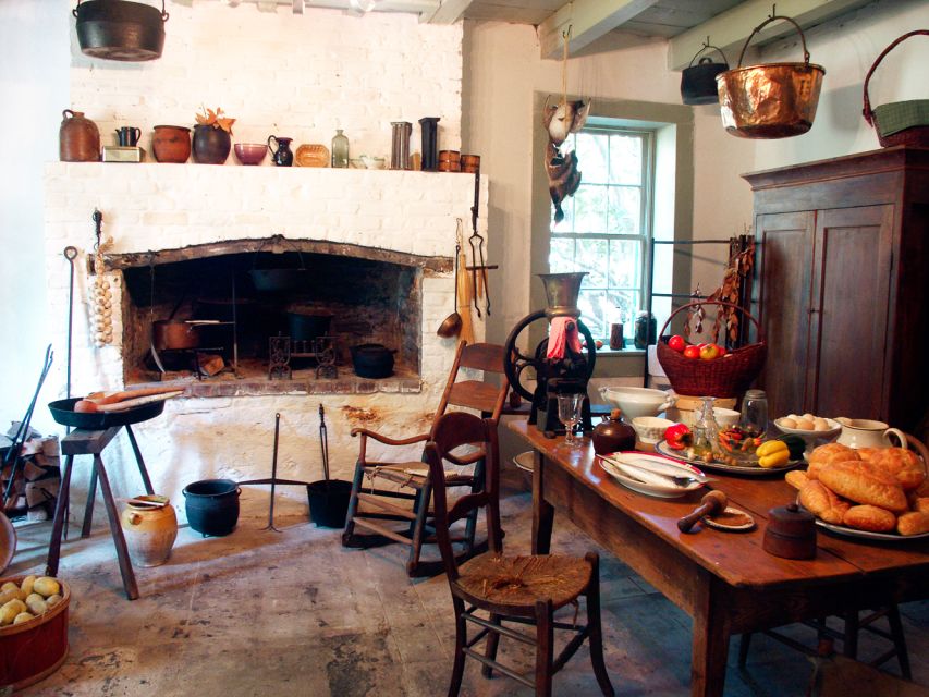Louisiana: Laura, Oak Alley, or Whitney Plantation Tours - Oak Alley and Louisiana’s most famous approach