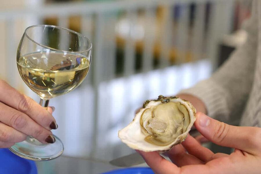 Loupian: Tour guide of our oyster farm and tasting - At Sanchez Huîtres, oysters become the main event