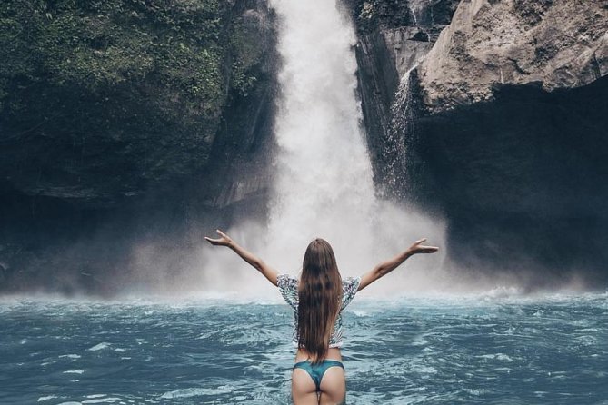 Magical Ubud Rice Terrace Tour (Private & All-Inclusive) - Tegenungan Waterfall brings an early splash