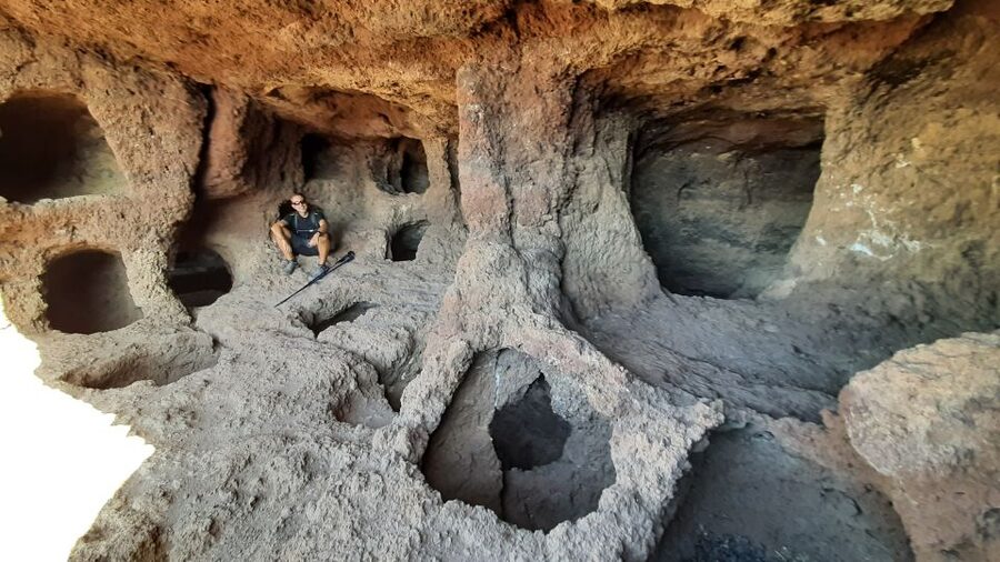 Maspalomas: Barranco de las Vacas, Caves, Farmhouse Tour - The cave that often becomes the surprise highlight