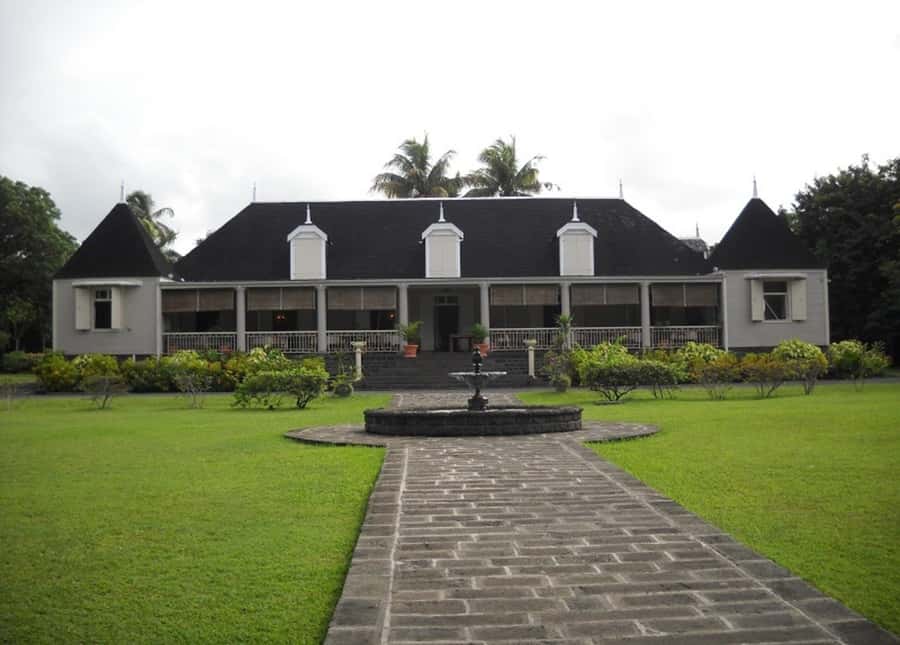 Mauritius: Tea and Sugar Plantation Guided Tour with Lunch - Saint-Aubin: sugar cane, rum, vanilla, and lunch