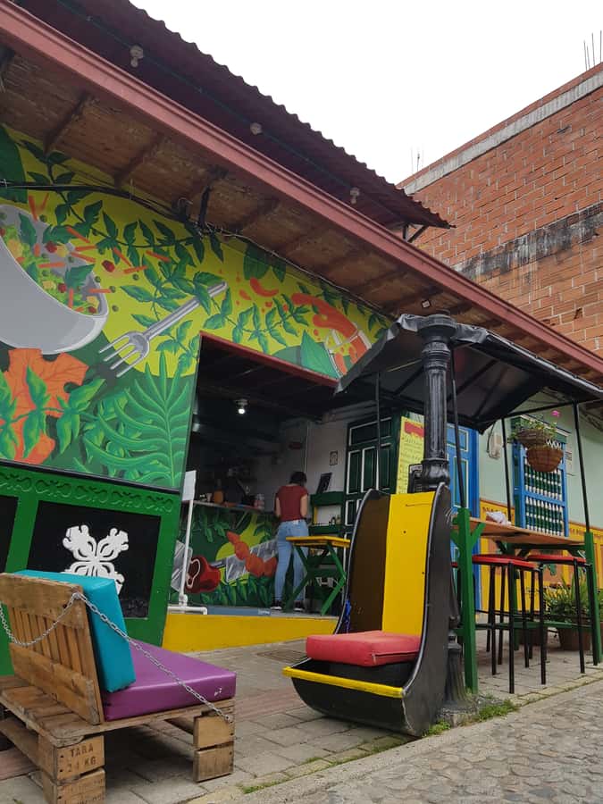 Medellin: Guatape, El Peñol Coffee Farm Private Tour & Fruit - Climbing El Peñol Rock, one step at a time