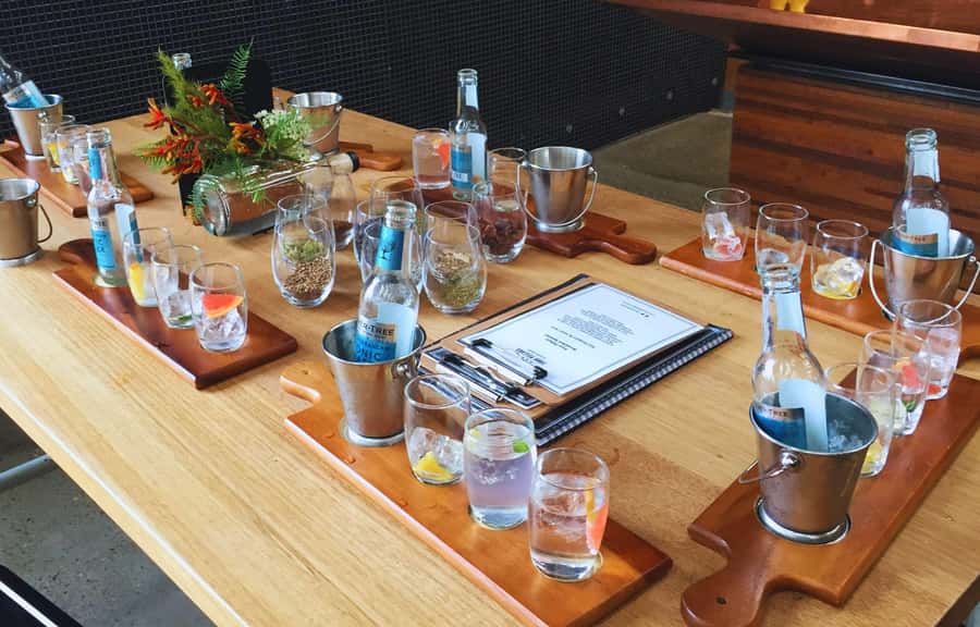 Melbourne: Yarra Valley Wine, Choc, Farm Fresh, Gin Tour - Choosing the gin stop