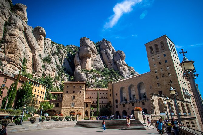 Montserrat & Winery Visit Tour with Traditional Farmhouse Lunch - Meeting near the Palace of Catalan Music