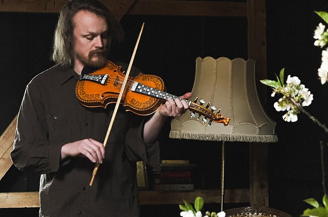 Music of the Fjord: Norwegian Folk at The Fjord Farm in Flåm - The Main Drawback: A Firm, Short Commitment