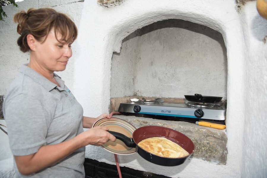 Mykonos: Barbecue at a Mykonian Farm - Learning the Greek barbecue method